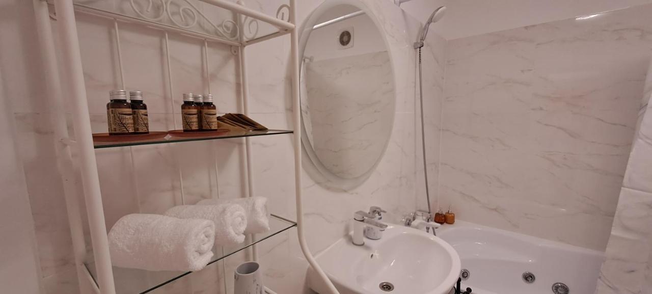Cotroceni Accommodations Upstairs Bucarest Exterior foto